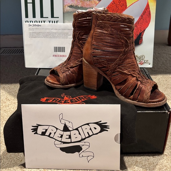 Freebird Bella Leather Heeled Boots - Picture 2 of 12